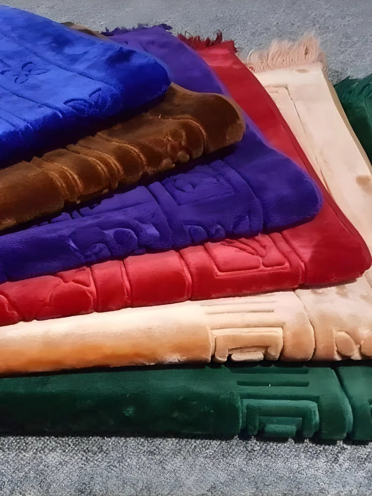 Luxury Velvet Embossed Prayer Mat (Dark Green)