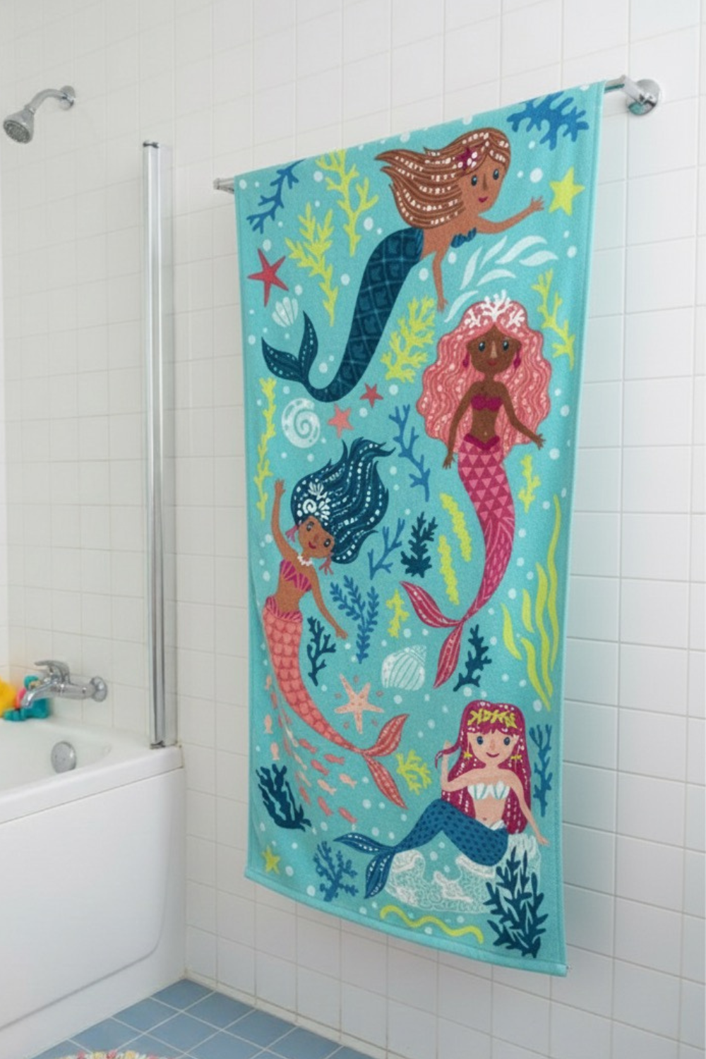 Fun & Fluffy Printed Towel – Ideal for Kids’ Bath & Beach Time