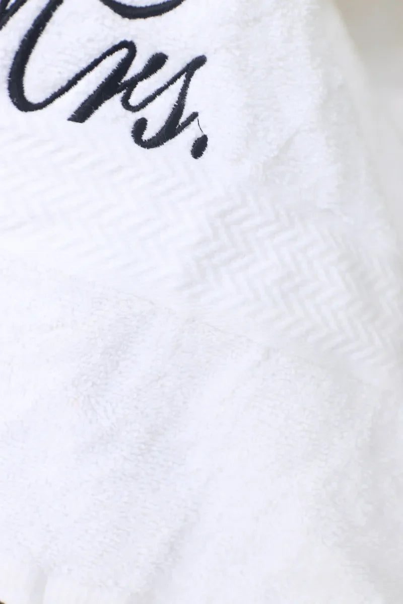 Luxury Embroidered Mr & Mrs Towel Set – Perfect Wedding, Anniversary & Couple Gift