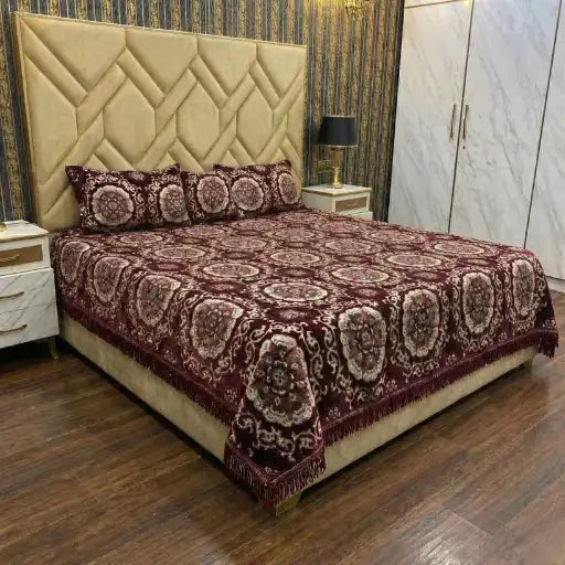 Luxurious Velvet Jacquard 4-Piece Bedding Set - King Size Bed Sheet, Pillow Covers, and Cushion Cover