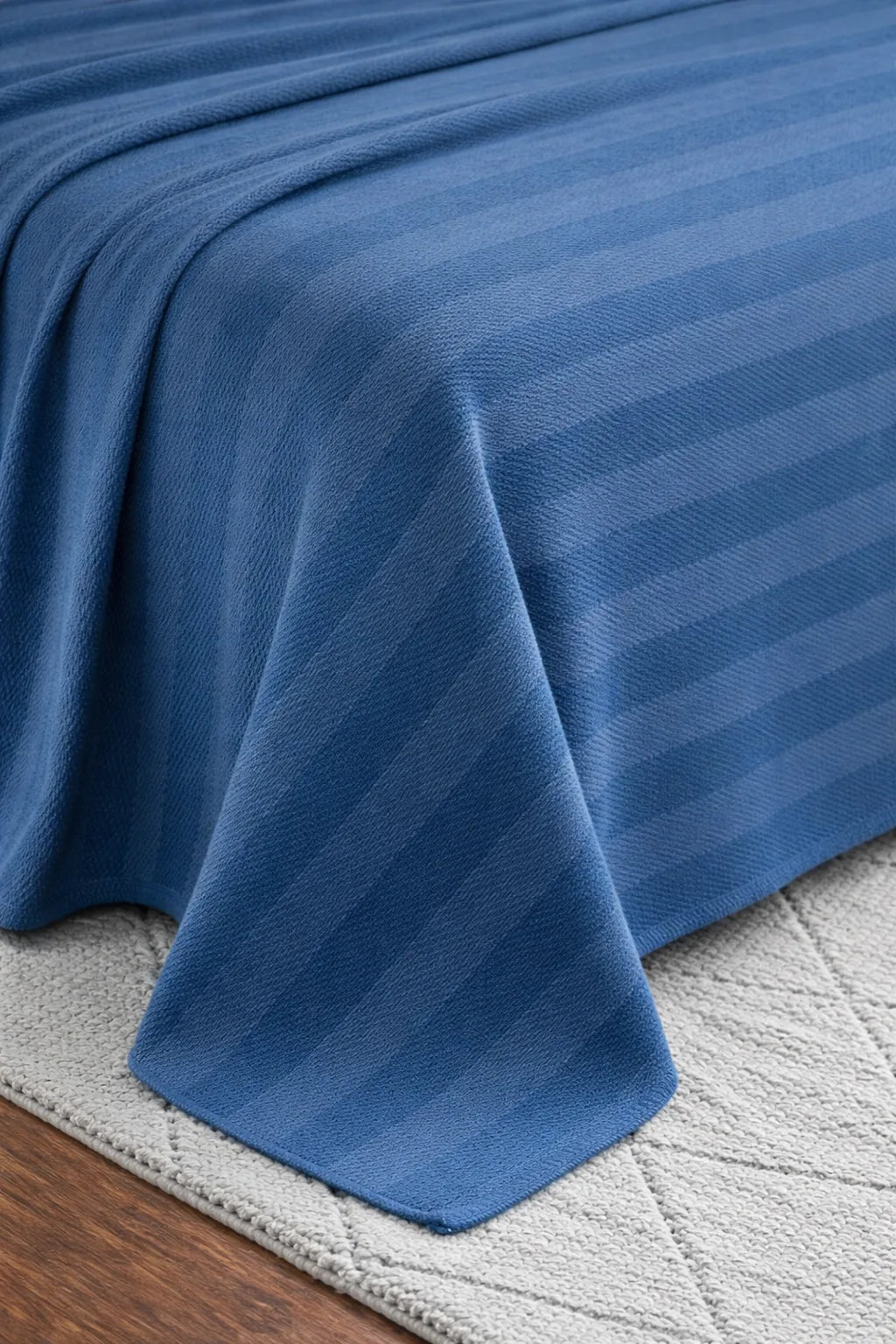 Textured Chevron Woven Cotton Blanket – Cozy All-Season Throw in Rich Blue