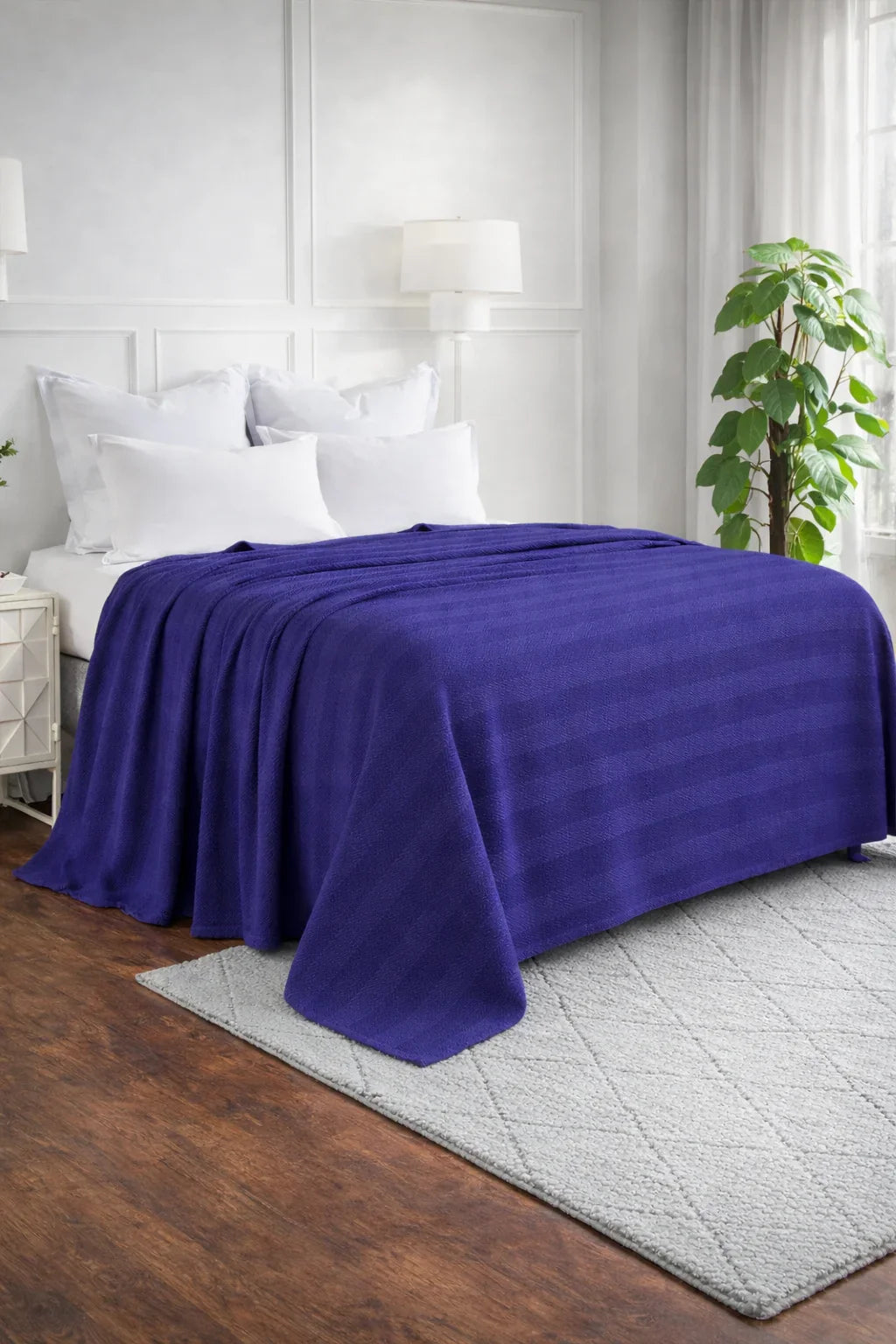 Luxurious Chevron Cotton Blanket – Soft All-Season Throw in Rich Dark Blue