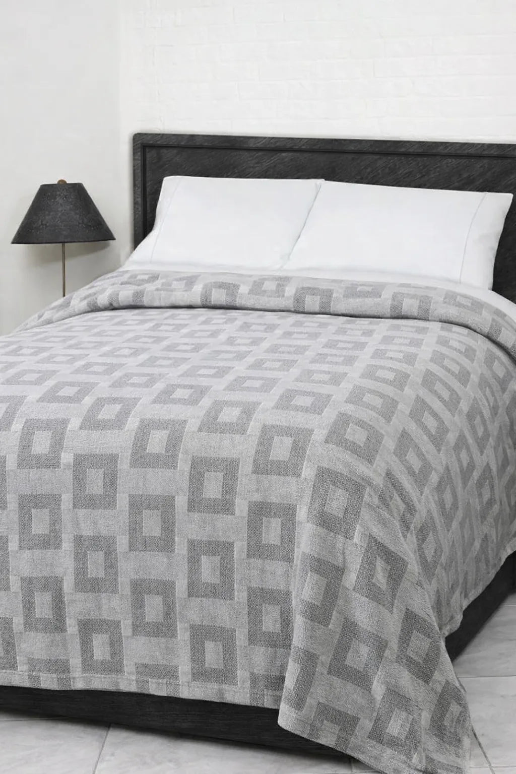 Cozy (Gray) Geometric Thermal Blanket – 72x90 Inches | 300 GSM